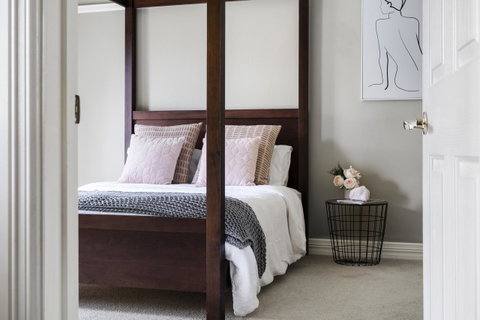 The Spa Cottage With HotTub, Netflix & Stan - Kempsey Accommodation 1