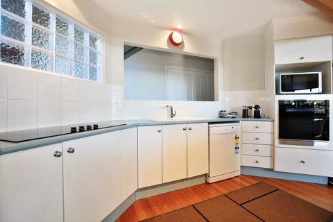 Seaglass - Stunning Views Of Jervis Bay - Kempsey Accommodation 10