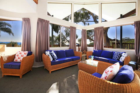 Seaglass - Stunning Views Of Jervis Bay - Kempsey Accommodation 3
