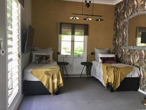 Chanticleer Gardens Barn Cottage With A Pool - Kempsey Accommodation 14