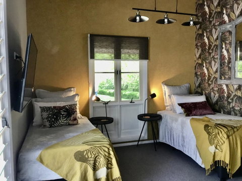Chanticleer Gardens Barn Cottage With A Pool - Kempsey Accommodation 6