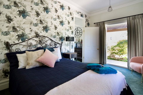 Chanticleer Gardens Barn Cottage With A Pool - Kempsey Accommodation 35