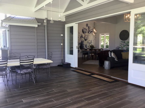 Chanticleer Gardens Barn Cottage With A Pool - Kempsey Accommodation 10