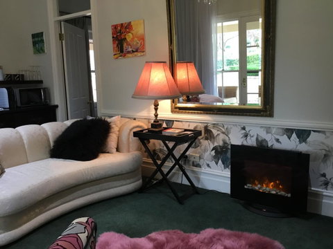 Chanticleer Gardens Barn Cottage With A Pool - Kempsey Accommodation 42