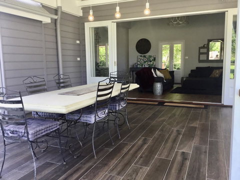 Chanticleer Gardens Barn Cottage With A Pool - Kempsey Accommodation 12