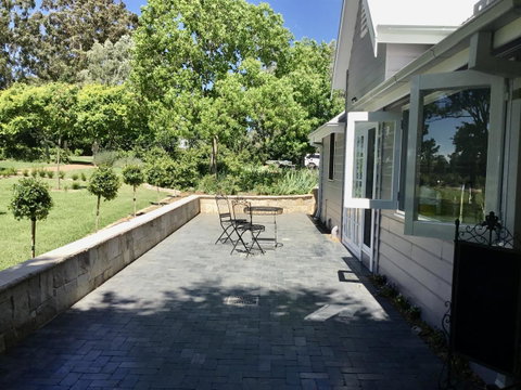 Chanticleer Gardens Barn Cottage With A Pool - Kempsey Accommodation 4