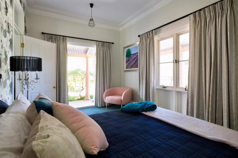 Chanticleer Gardens Barn Cottage With A Pool - Kempsey Accommodation 36