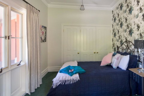 Chanticleer Gardens Barn Cottage With A Pool - Kempsey Accommodation 40