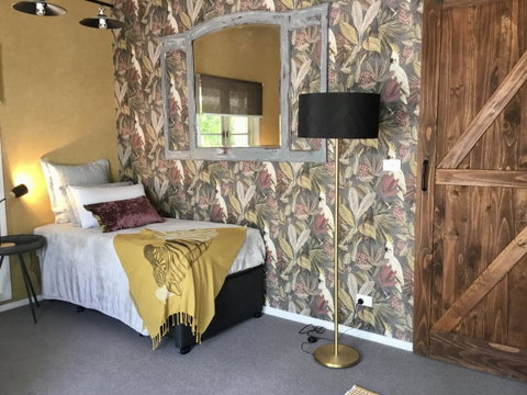 Chanticleer Gardens Barn Cottage With A Pool - Kempsey Accommodation 2