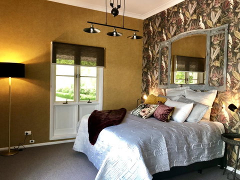 Chanticleer Gardens Barn Cottage With A Pool - Kempsey Accommodation 18
