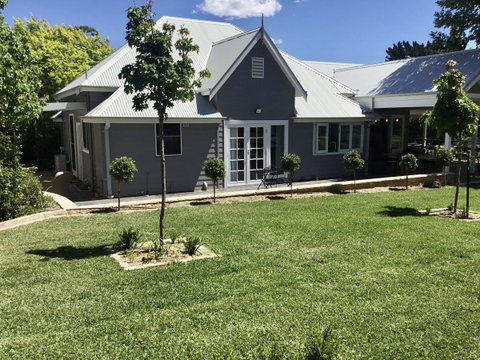 Chanticleer Gardens Barn Cottage With A Pool - Kempsey Accommodation 9