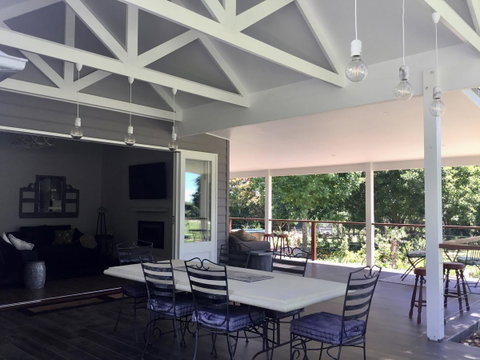 Chanticleer Gardens Barn Cottage With A Pool - Kempsey Accommodation 11