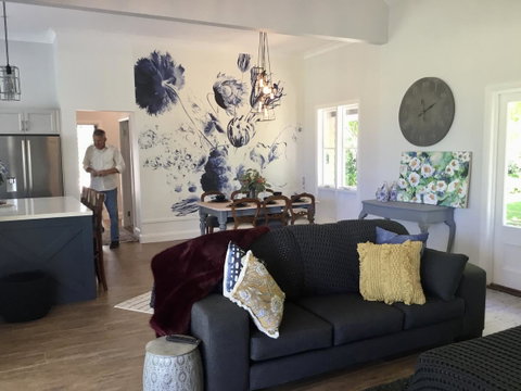 Chanticleer Gardens Barn Cottage With A Pool - Kempsey Accommodation 13