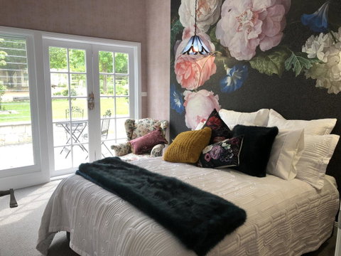 Chanticleer Gardens Barn Cottage With A Pool - Kempsey Accommodation 0
