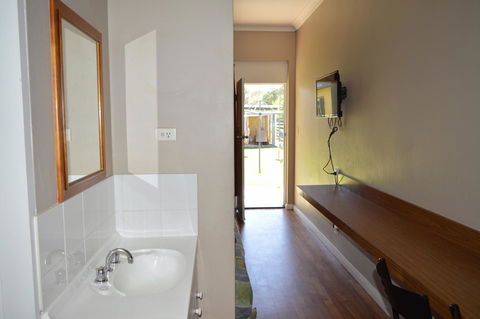 Brolga Hotel Motel - Coleambally - Kempsey Accommodation 3