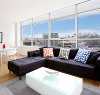 Gadigal Groove - Modern and Bright 3BR Executive Apartment in Zetland with Views - Kempsey Accommodation