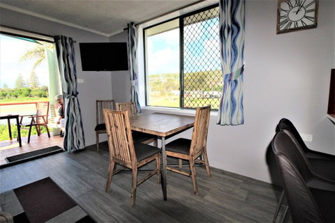 Beachfront 3, 25 Willow Street - Kempsey Accommodation 3
