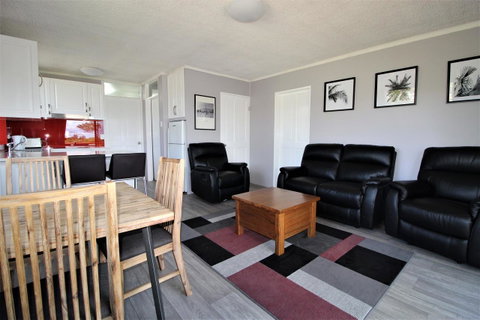 Beachfront 3, 25 Willow Street - Kempsey Accommodation 0