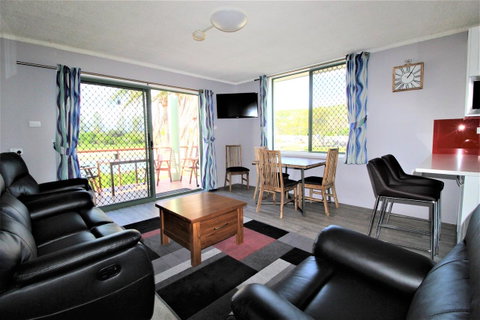 Beachfront 3, 25 Willow Street - Kempsey Accommodation 2
