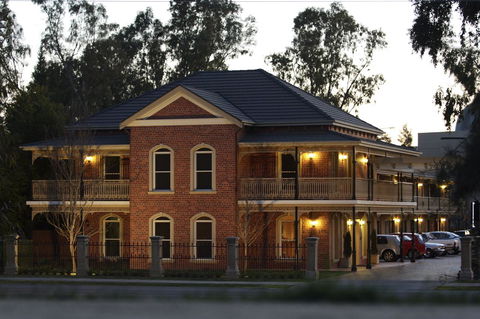 Carlyle Suites & Apartments - Kempsey Accommodation 0