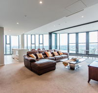 180 water view three bedroom wooden furniture - Kempsey Accommodation