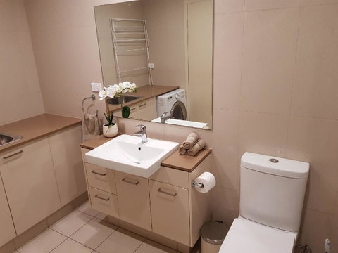 Darwin-Ocean Views, Tropical Getaway, Pool & Aircon - Kempsey Accommodation 14