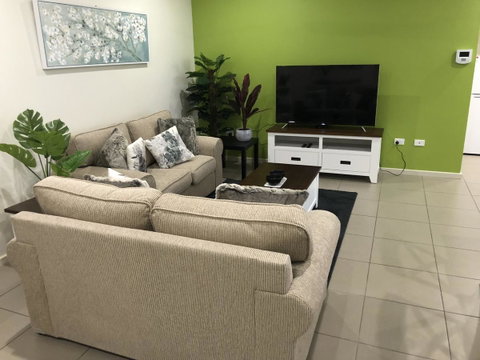 Darwin-Ocean Views, Tropical Getaway, Pool & Aircon - Kempsey Accommodation 4