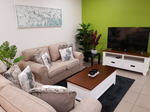 Darwin-Ocean Views, Tropical Getaway, Pool & Aircon - Kempsey Accommodation 3