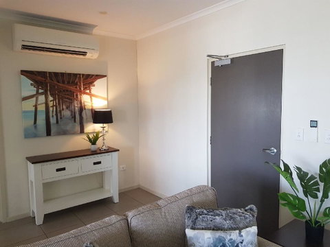 Darwin-Ocean Views, Tropical Getaway, Pool & Aircon - Kempsey Accommodation 6