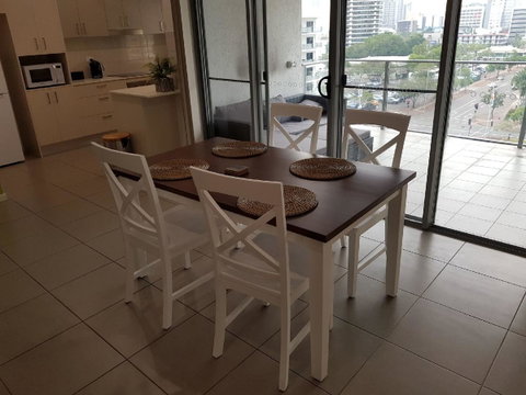 Darwin-Ocean Views, Tropical Getaway, Pool & Aircon - Kempsey Accommodation 7