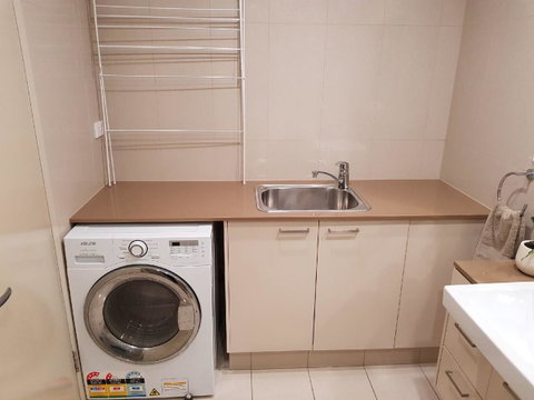 Darwin-Ocean Views, Tropical Getaway, Pool & Aircon - Kempsey Accommodation 16