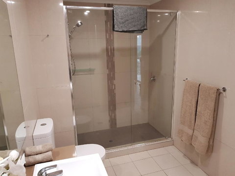 Darwin-Ocean Views, Tropical Getaway, Pool & Aircon - Kempsey Accommodation 15