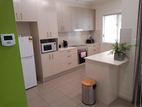 Darwin-Ocean Views, Tropical Getaway, Pool & Aircon - Kempsey Accommodation 8