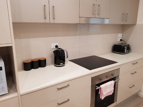 Darwin-Ocean Views, Tropical Getaway, Pool & Aircon - Kempsey Accommodation 9