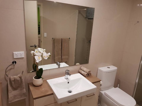 Darwin-Ocean Views, Tropical Getaway, Pool & Aircon - Kempsey Accommodation 13