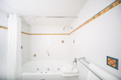 Corrigans Cove - Kempsey Accommodation 9