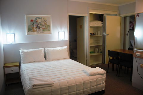 Golden Sands Motor Inn - Kempsey Accommodation 1