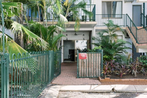CitySide Apartment - 2 Bedroom With Private Courtyard - Kempsey Accommodation 5