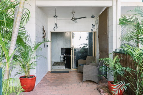 CitySide Apartment - 2 Bedroom With Private Courtyard - Kempsey Accommodation 7