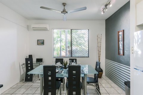 CitySide Apartment - 2 Bedroom With Private Courtyard - Kempsey Accommodation 9