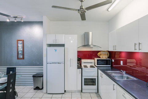 CitySide Apartment - 2 Bedroom With Private Courtyard - Kempsey Accommodation 3
