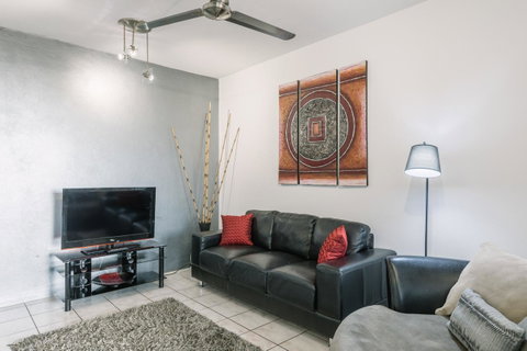 CitySide Apartment - 2 Bedroom With Private Courtyard - Kempsey Accommodation 1