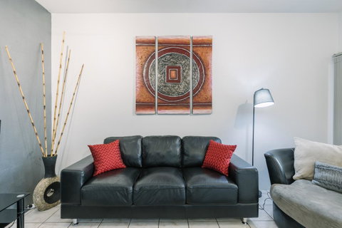 CitySide Apartment - 2 Bedroom With Private Courtyard - Kempsey Accommodation 4