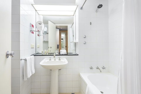 Crowne Plaza Canberra, An IHG Hotel - Kempsey Accommodation 26