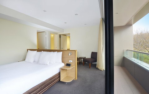 Crowne Plaza Canberra, An IHG Hotel - Kempsey Accommodation 13