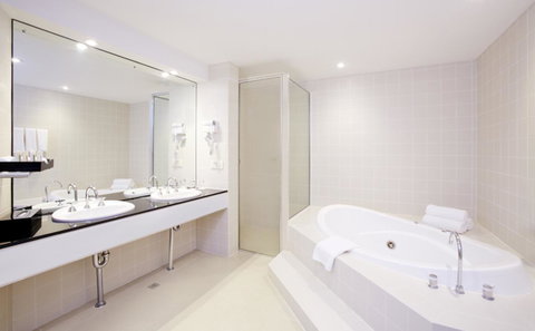 Crowne Plaza Canberra, An IHG Hotel - Kempsey Accommodation 20