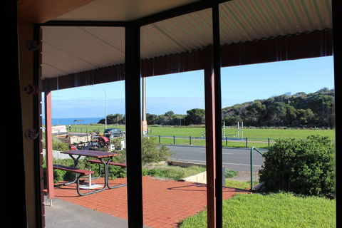 Bott's Beach Retreat - Kempsey Accommodation 0