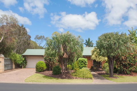 Bottlebrush - Kempsey Accommodation 0
