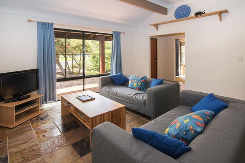 Bottlebrush - Kempsey Accommodation 3