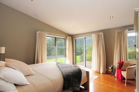 Bottlebrush Lodge - Great Views And A Pool! - Kempsey Accommodation 3